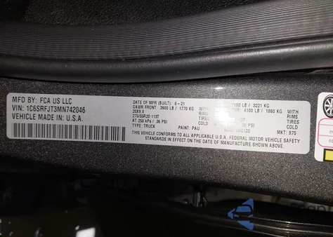 2021 Ram 1500 Laramie 4X4 5'7 Box z USA, uszkodzony, nr VIN 1C6SRFJT3MN742046